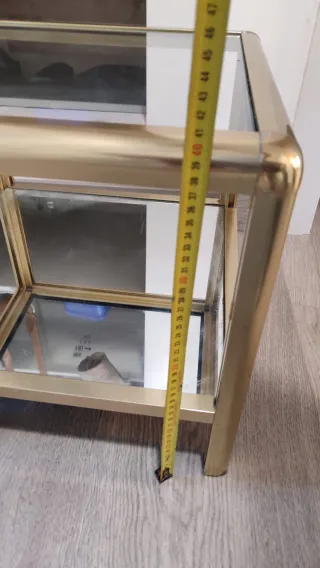 Mesa auxiliar cristal y metal dorado