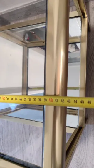 Mesa auxiliar cristal y metal dorado