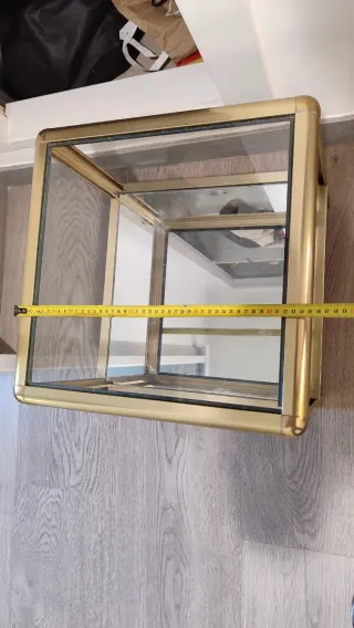 Mesa auxiliar cristal y metal dorado