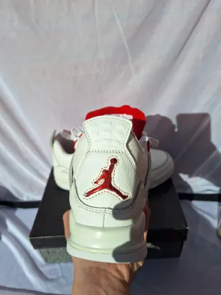 Air Jordan 4 Metallic Red