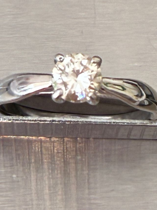 Anillo Oro 18k Diamante Natural 0.83ct VS1/H