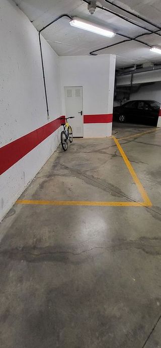 Garaje en venta en La Buhaira en Sevilla