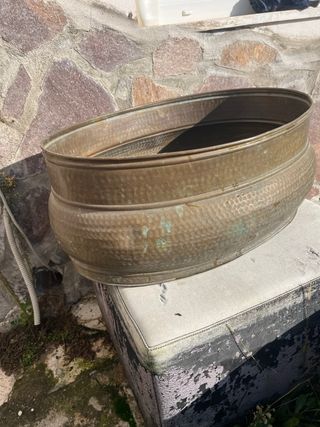 Portavasi ovale in rame antico sardo