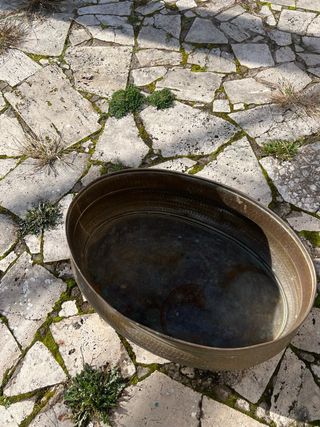 Portavasi ovale in rame antico sardo