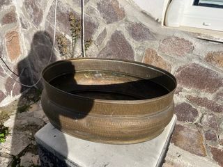 Portavasi ovale in rame antico sardo