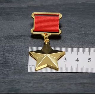 URSS INSIGNIA ESTRELLA DORADA CON CINTA ROJA