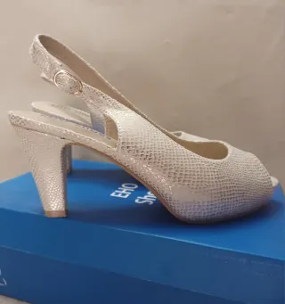 Zapatos beige de tacón