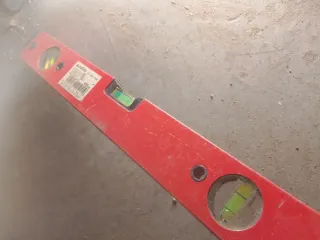 Nivel de burbuja Cofan rojo