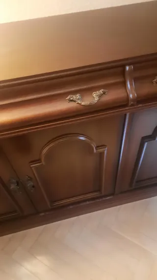 URGE VENDER Aparador de madera maciza