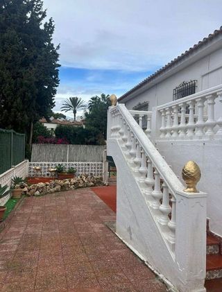 Edificio en alquiler en El Candado - El Palo en Málaga