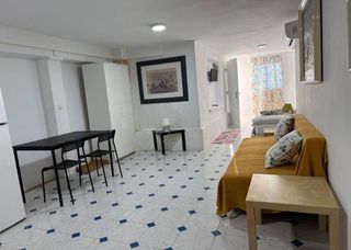 Edificio en alquiler en El Candado - El Palo en Málaga