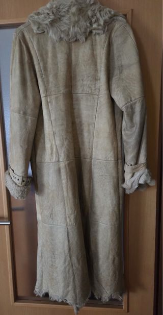 Abrigo de piel beige