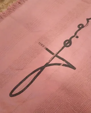 Alfombra grande de algodón rosa Lorena Canals