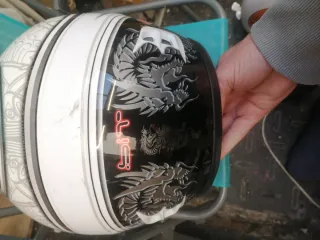 Casco Helix blanco con visera