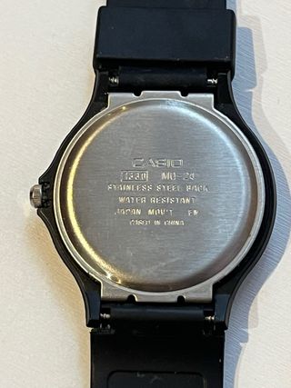 Reloj Casio Analógico Unisex Blanco y Negro