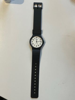 Reloj Casio Analógico Unisex Blanco y Negro