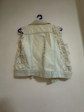 Chaleco tejano desgastado mujer