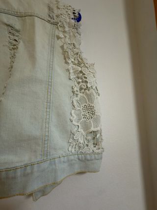 Chaleco tejano desgastado mujer