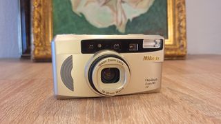 Cámara Nikon One Touch Zoom 90 de 35 mm