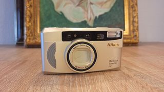 Cámara Nikon One Touch Zoom 90 de 35 mm