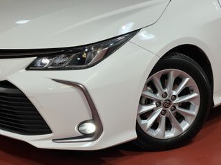 Toyota Corolla 1.8 125H BUSINESS PLUS E-CVT SEDAN