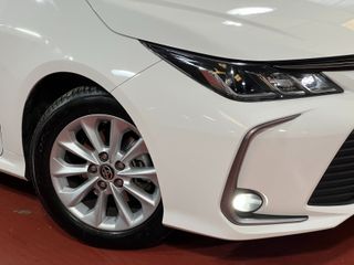 Toyota Corolla 1.8 125H BUSINESS PLUS E-CVT SEDAN