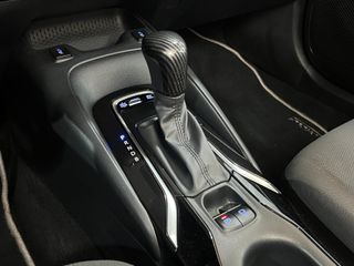 Toyota Corolla 1.8 125H BUSINESS PLUS E-CVT SEDAN