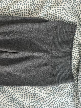 Pantalones grises flare con abertura