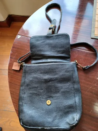 Bolso de cuero negro