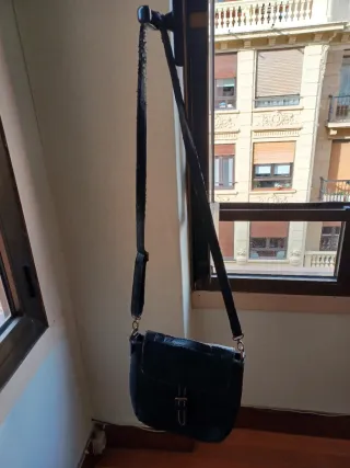 Bolso de cuero negro