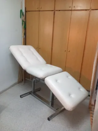 Camilla reclinable blanca