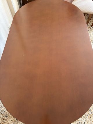 Mesa de comedor ovalada de madera