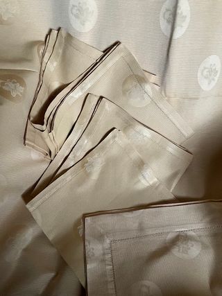 Tovaglia oro e 6 tovaglioli Gamba