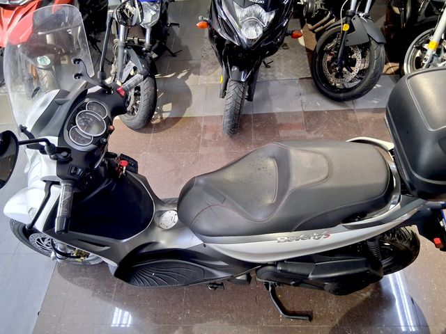 Piaggio Beverly 300S Maxi Scooter