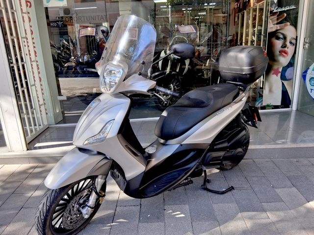 Piaggio Beverly 300S Maxi Scooter