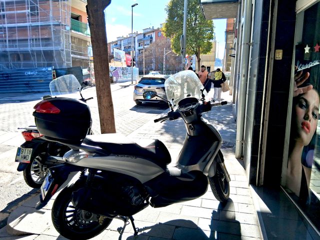 Piaggio Beverly 300S Maxi Scooter