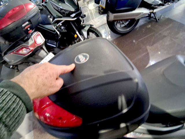 Piaggio Beverly 300S Maxi Scooter