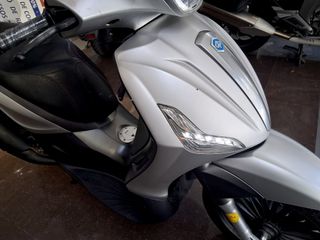 Piaggio Beverly 300S Maxi Scooter