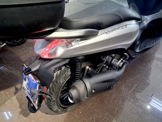 Piaggio Beverly 300S Maxi Scooter