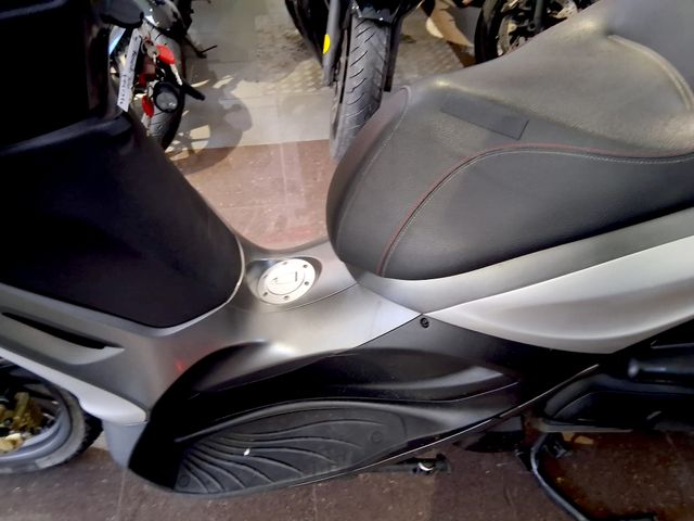 Piaggio Beverly 300S Maxi Scooter