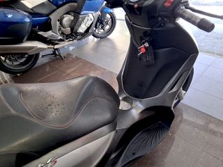 Piaggio Beverly 300S Maxi Scooter