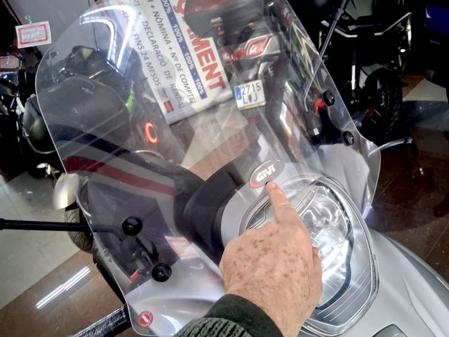 Piaggio Beverly 300S Maxi Scooter