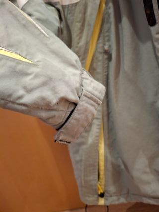 Chaqueta de nieve M con detalles en bolsillos
