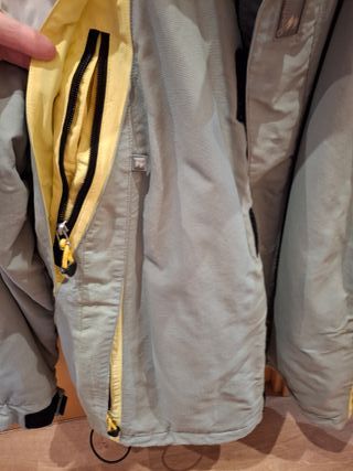 Chaqueta de nieve M con detalles en bolsillos