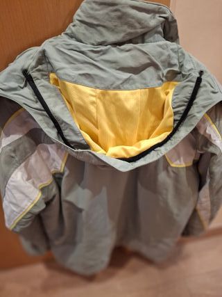 Chaqueta de nieve M con detalles en bolsillos