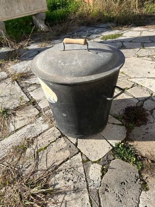 Contenitore ferro antico con coperchio