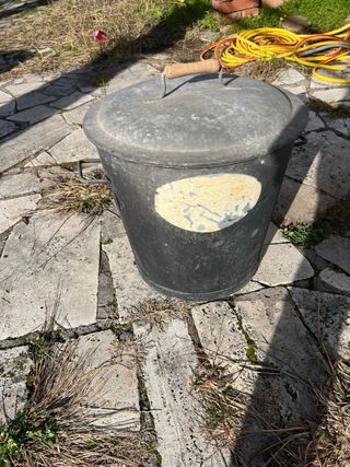 Contenitore ferro antico con coperchio