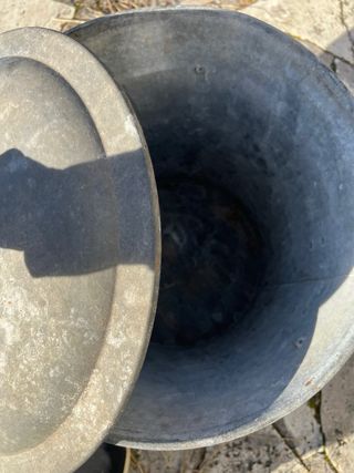 Contenitore ferro antico con coperchio