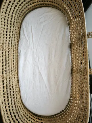 Cuna moisés mimbre con soporte