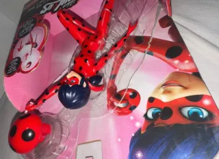 Muñeca Ladybug Jump & Fly Miraculous Bandai
